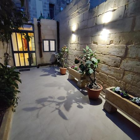 Peaceful Traditional Maltese Townhouse Luqa Exterior foto