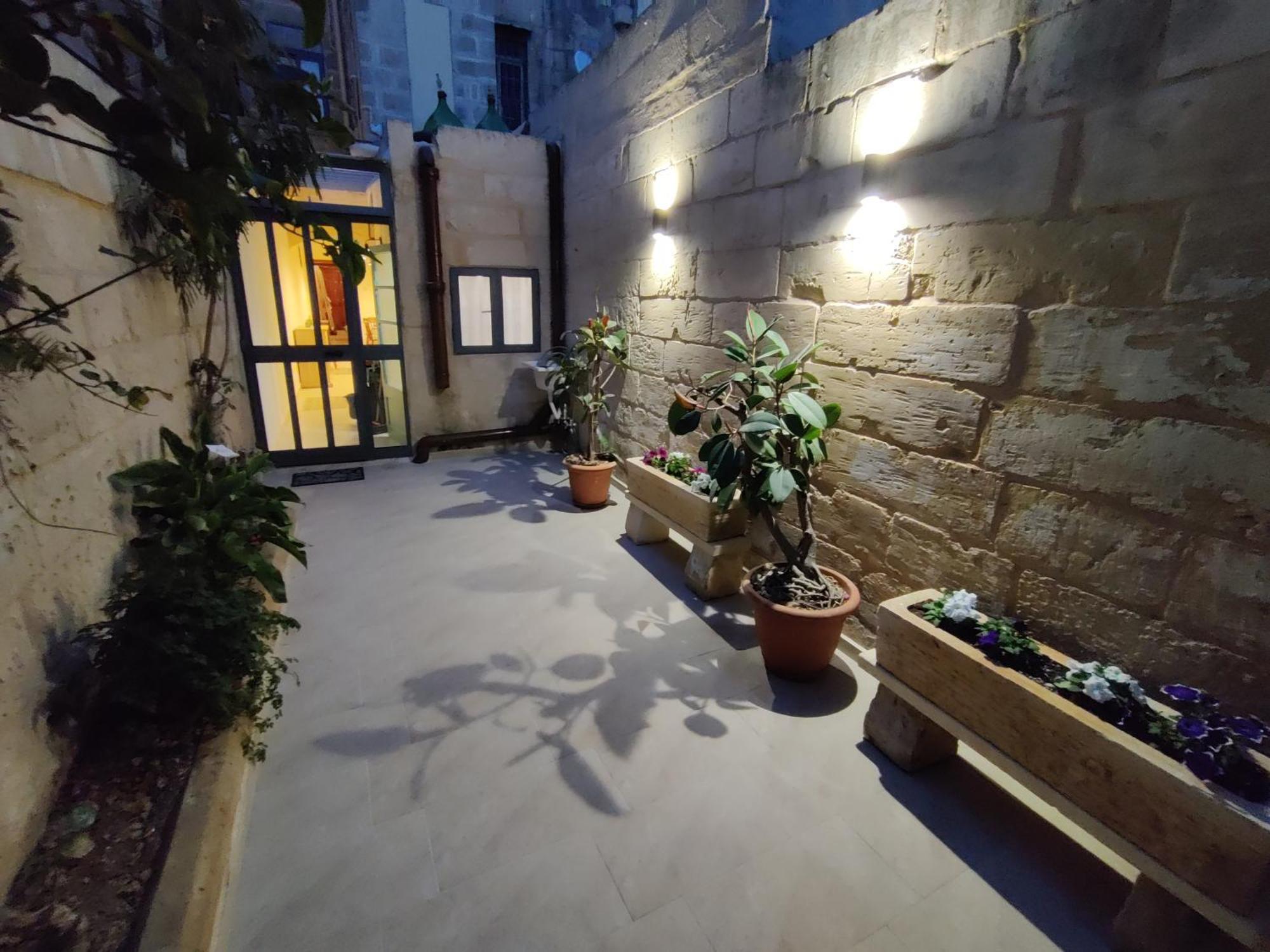 Peaceful Traditional Maltese Townhouse Luqa Exterior foto
